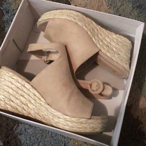 Nude Wedges